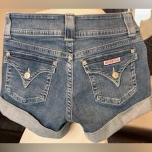 2 PAIR HUDSON Ruby Shorts
BLACK and BLUE DENIM🙂

X2 pair-bundle

SIZE 27